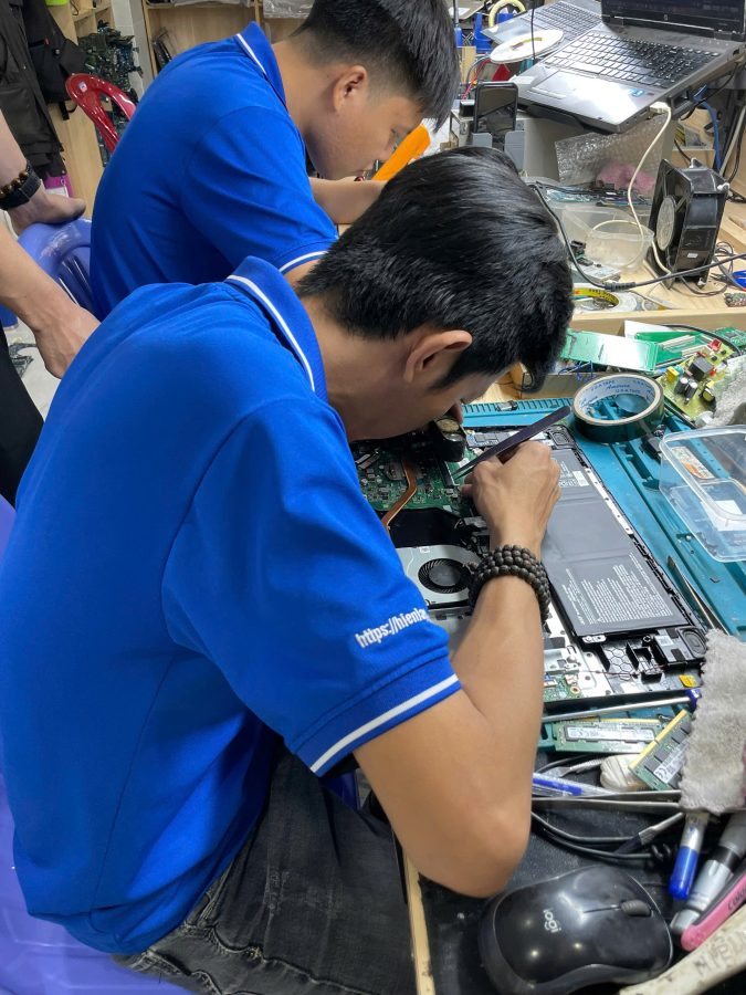 Sửa màn hình laptop tại nhà: Hướng dẫn chi tiết từ chuyên gia Hiển Laptop