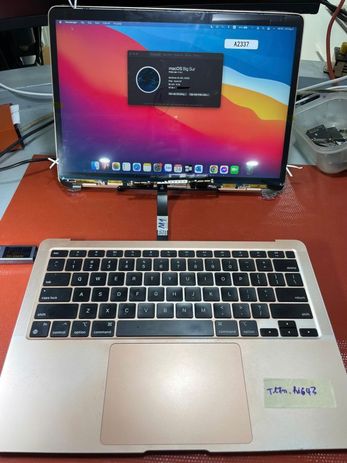 thay-man-hinh-macbook-hienlaptop-com-2-675x900-1 Màn Hình Laptop Không Lên: Nguyên Nhân, Cách Khắc Phục Chi Tiết & Địa Chỉ Sửa Chữa Uy Tín