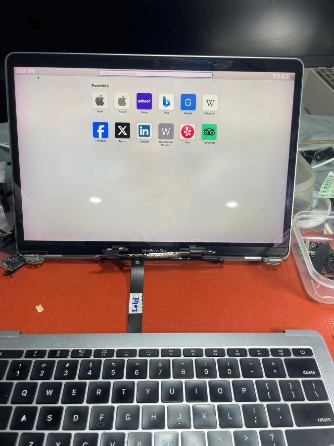 thay-man-hinh-macbook-hienlaptop-com-6-675x900-1