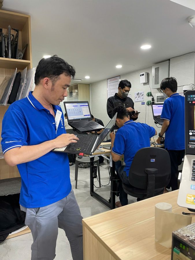 Thay Màn Hình Laptop Lấy Liền - Nhanh Chóng, Giá Tốt Tại Hiển Laptop